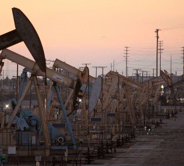 Olielagre faldt væsentligt og mod forventning i sidste uge